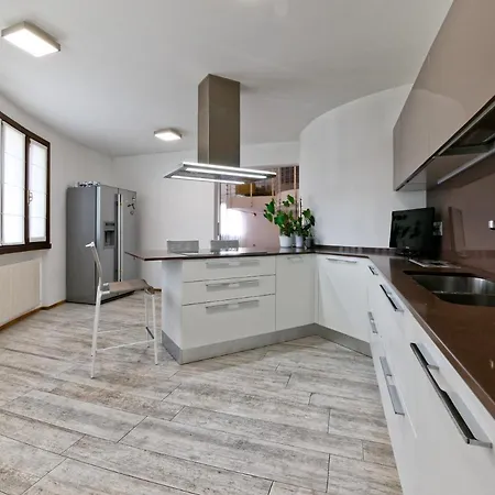 Alojamento de Acomodação e Pequeno-almoço Nifty Intera Con Piscina Relax, Idromassaggio E Sauna