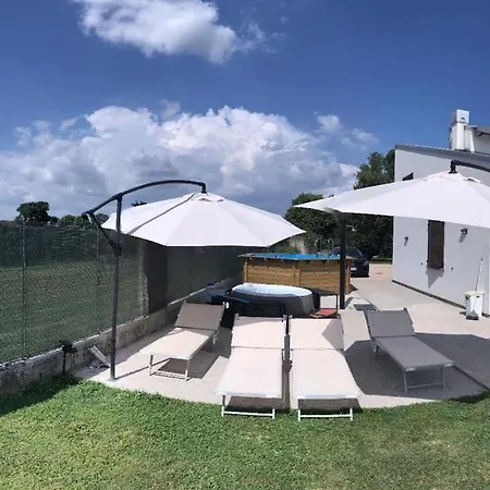 Alojamento de Acomodação e Pequeno-almoço Nifty Intera Con Piscina Relax, Idromassaggio E Sauna Muscletto