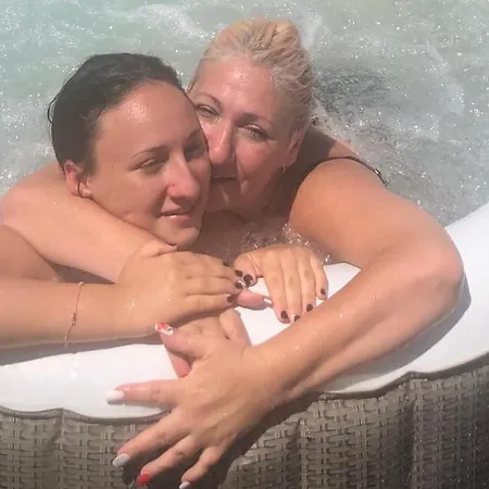 Nifty Intera Con Piscina Relax, Idromassaggio E Sauna Bed and Breakfast *